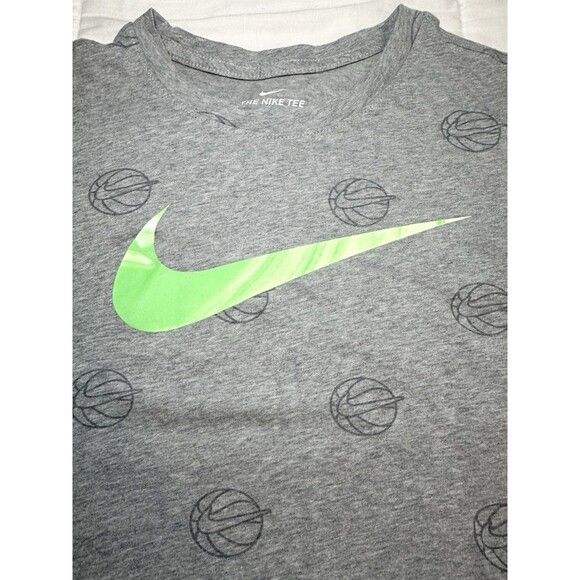 Nike Sportswear Allover Gray Basketball Green Swoosh Logo T-Shirt Men's XXL - Picture 3 of 8